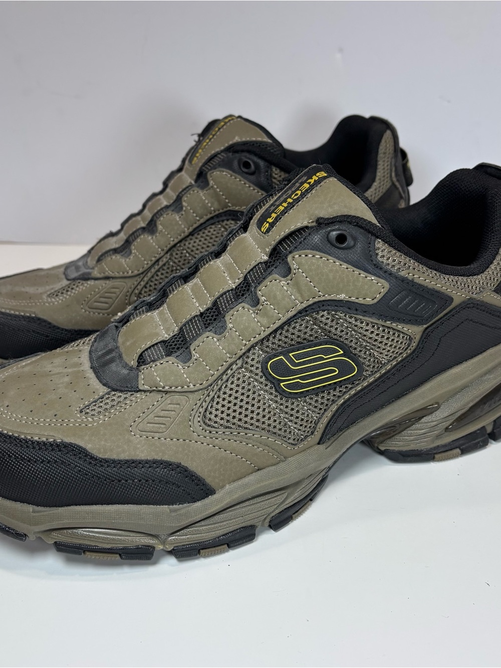 Skechers Vigor 3.0 Trail Shoes Mens Size 8.5 Taupe Black Comfort Sneakers EUC
